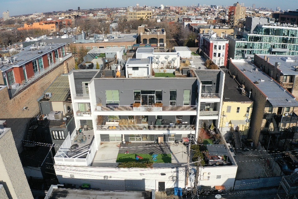 1711 W DIVISION Street Unit: 304