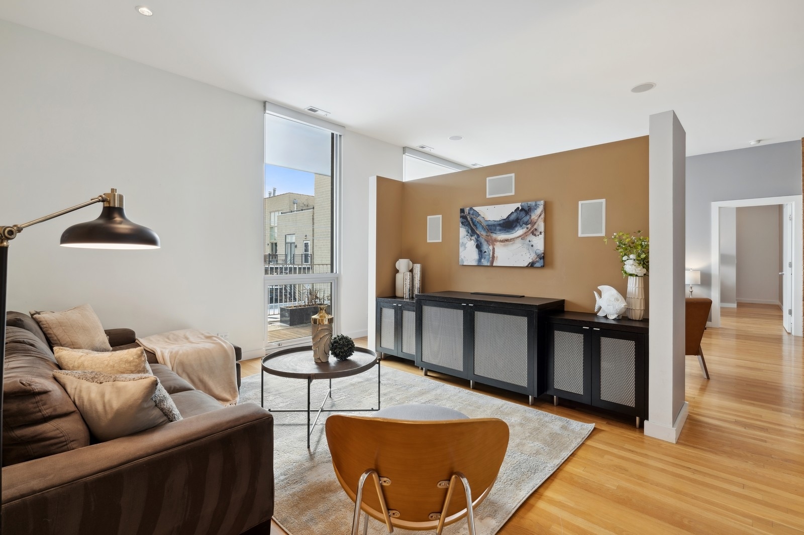 1711 W DIVISION Street Unit: 304