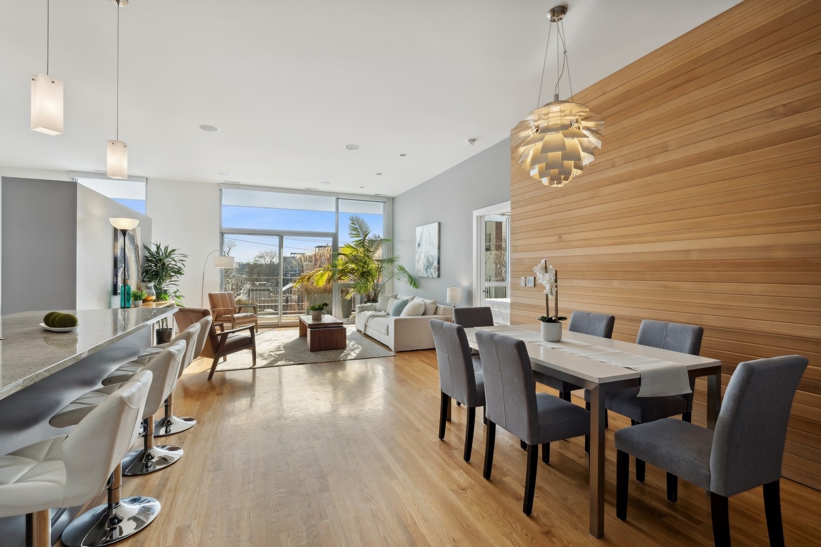 1711 W DIVISION Street Unit: 304