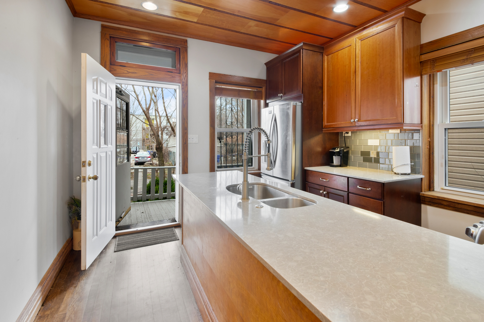 1648 N SAINT LOUIS Avenue Unit: 1