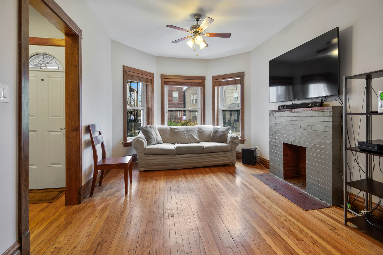 1648 N SAINT LOUIS Avenue Unit: 1