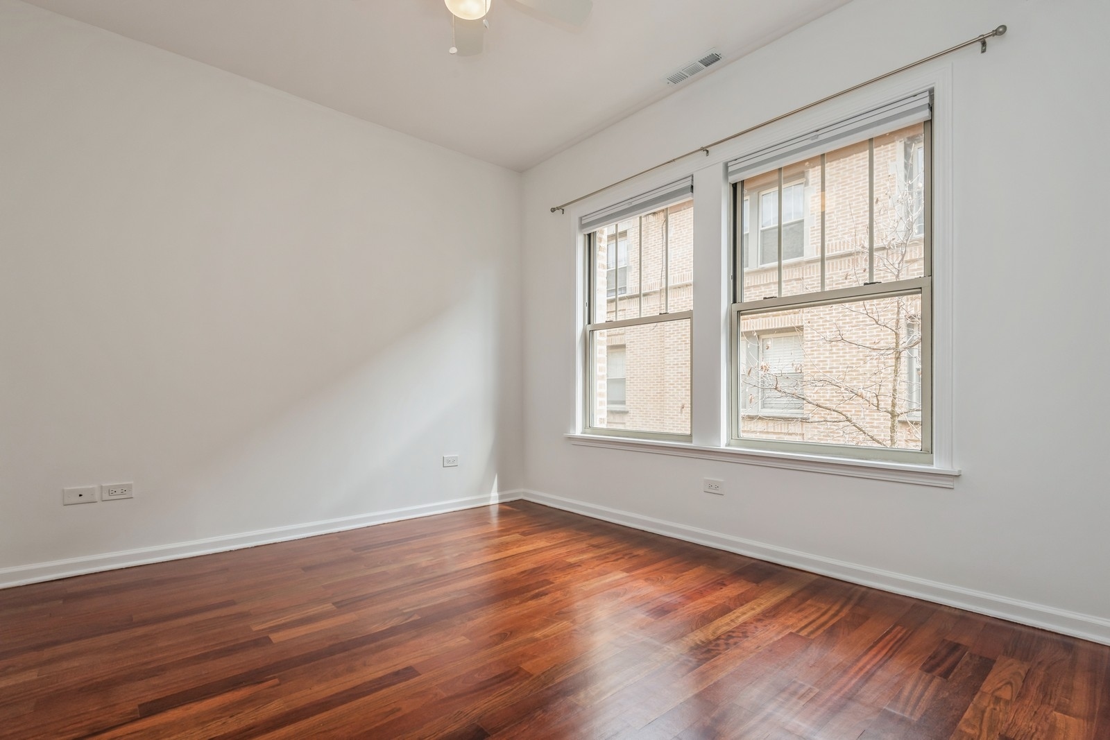 1366 W GREENLEAF Avenue Unit: 2N