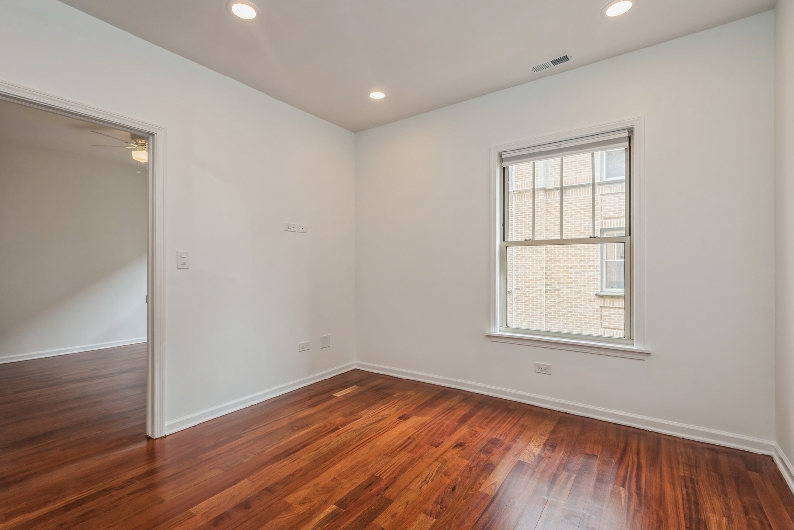 1366 W GREENLEAF Avenue Unit: 2N