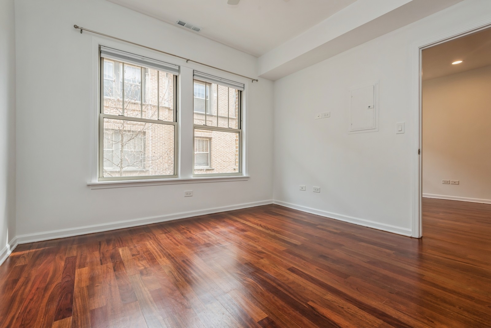 1366 W GREENLEAF Avenue Unit: 2N