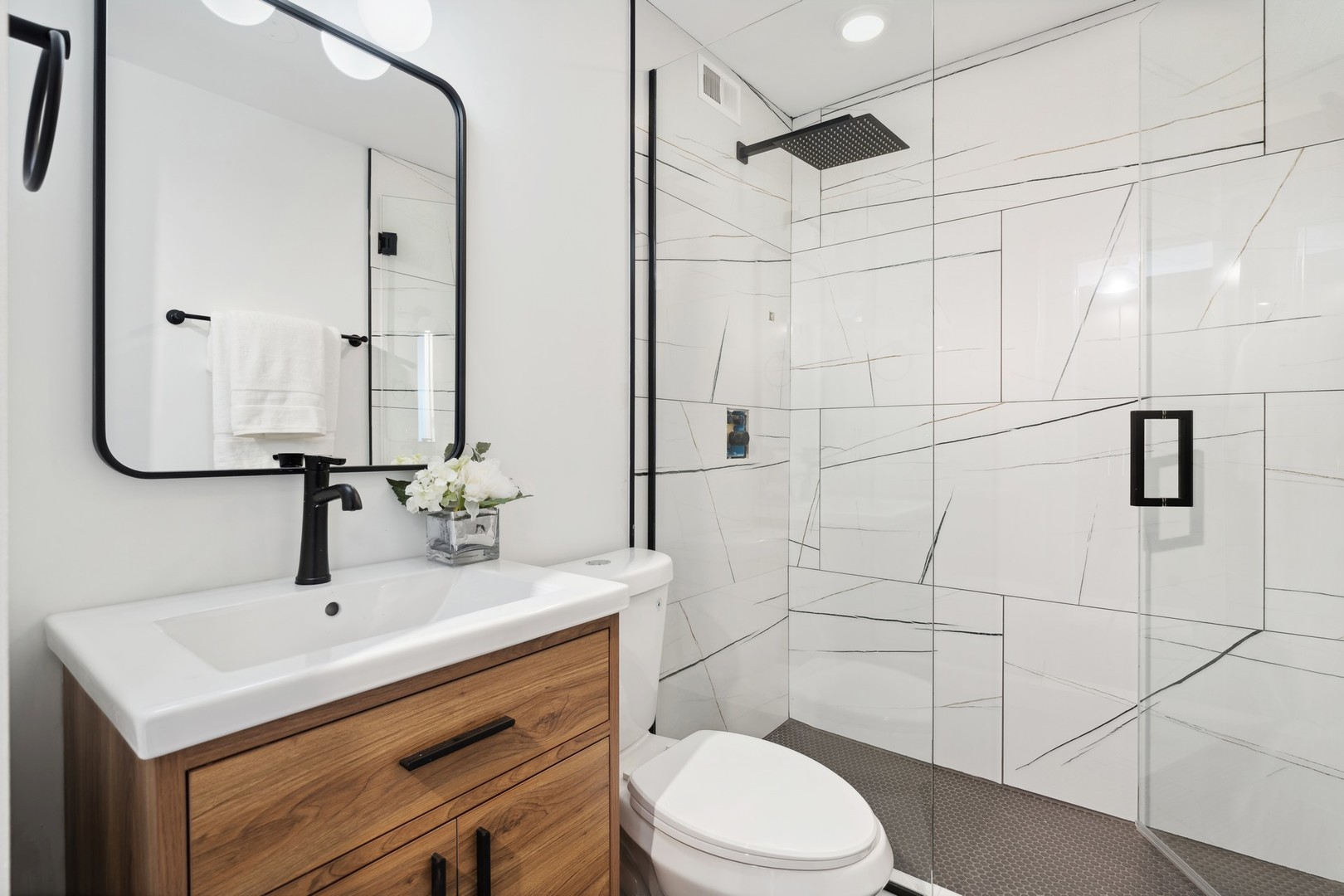 88 W Schiller Street Unit: 1001L