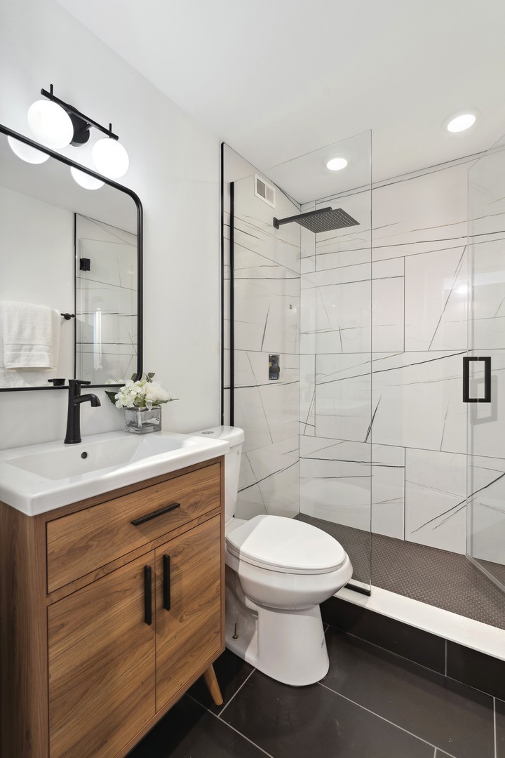 88 W Schiller Street Unit: 1001L