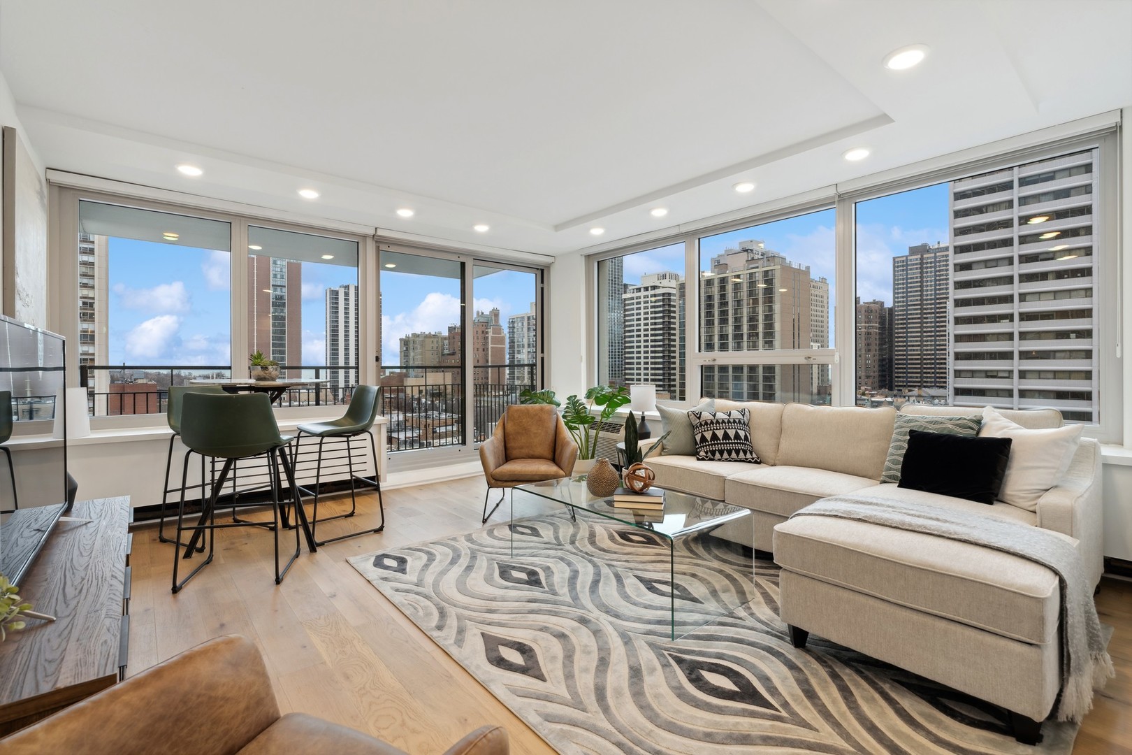 88 W Schiller Street Unit: 1001L