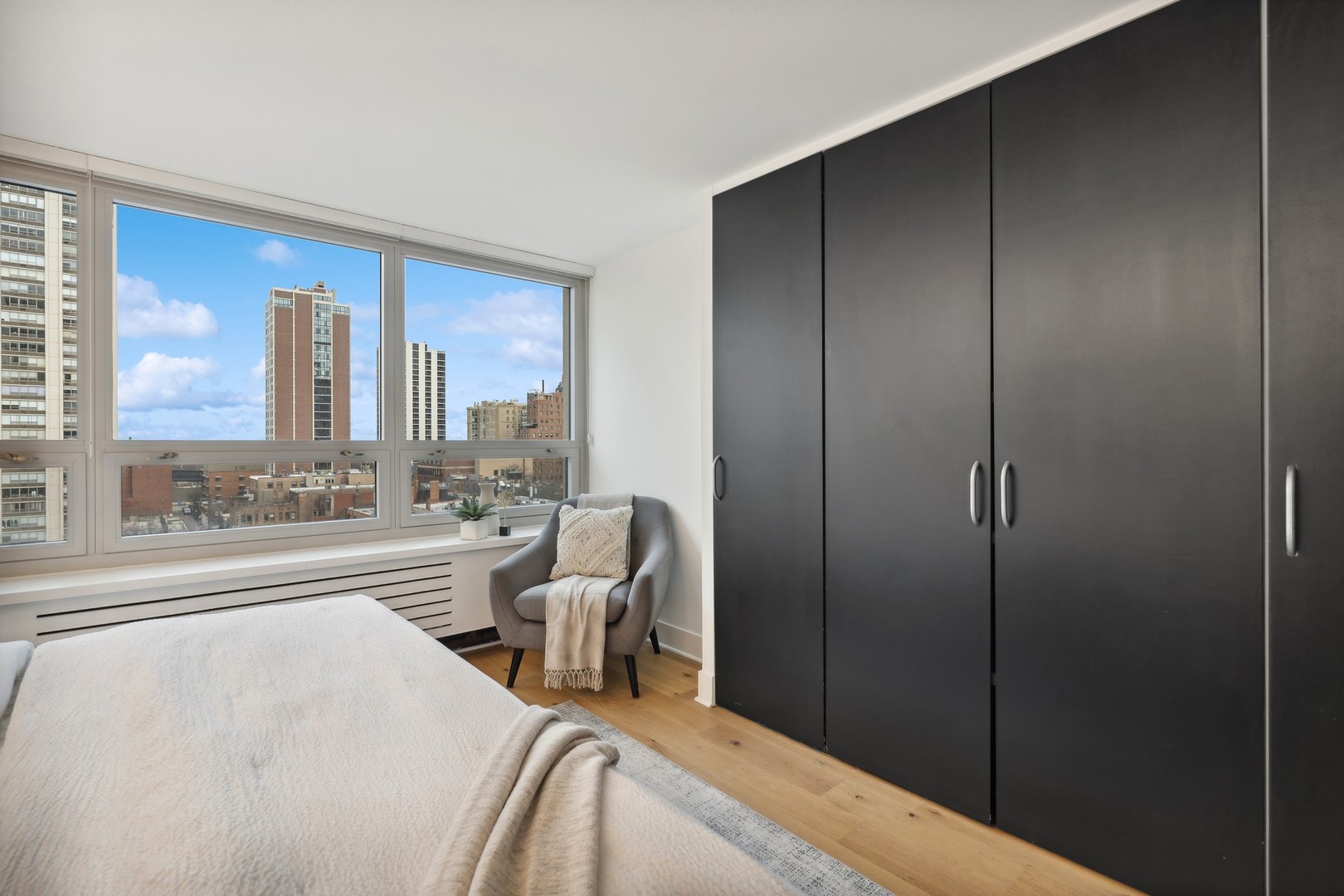 88 W Schiller Street Unit: 1001L