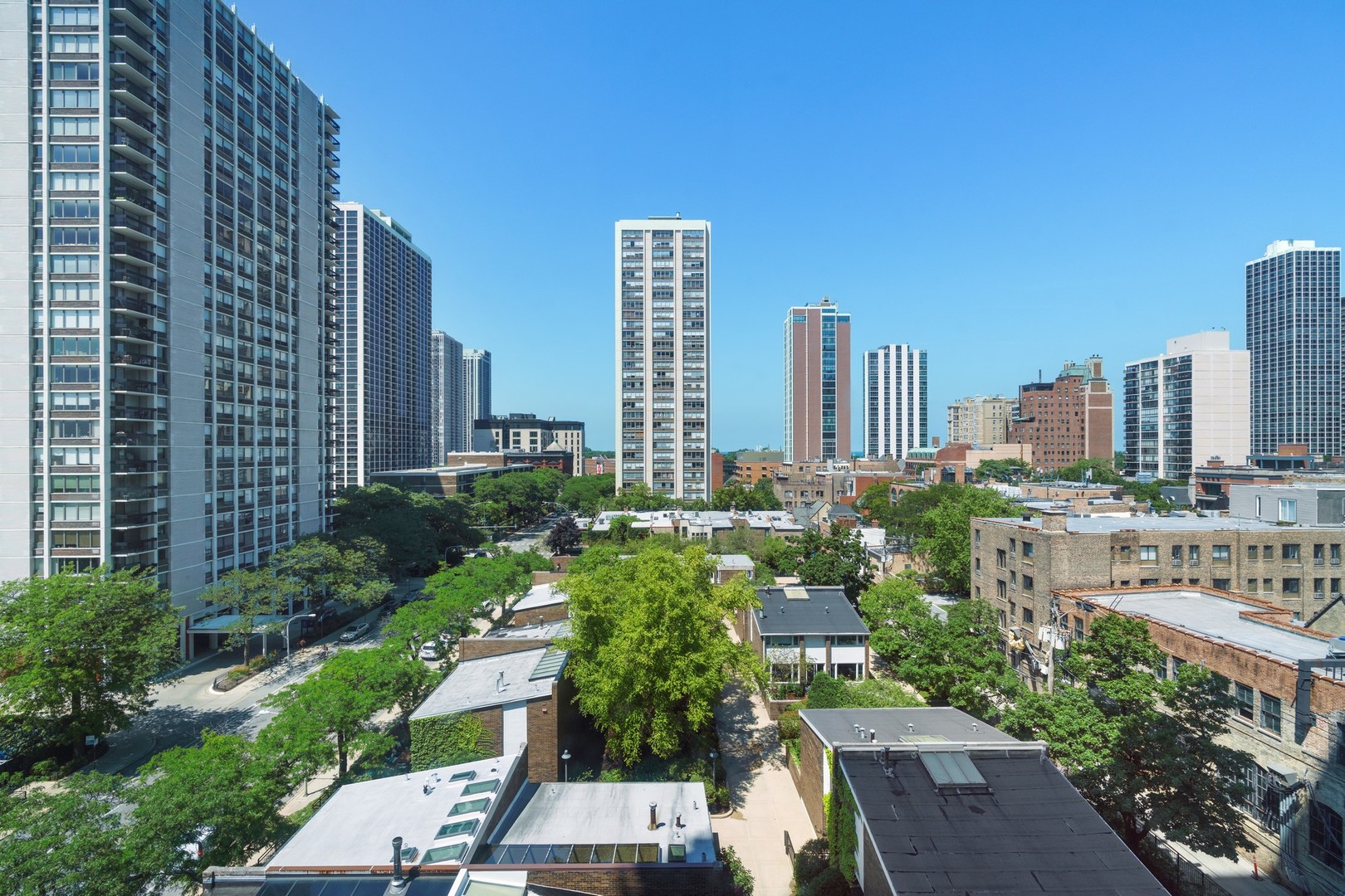 88 W Schiller Street Unit: 1001L