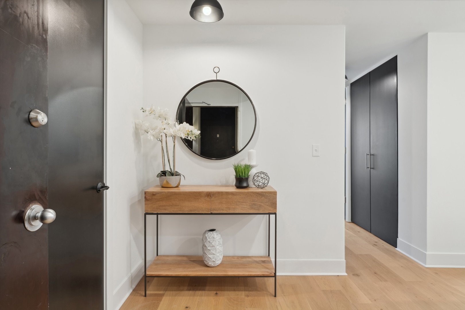 88 W Schiller Street Unit: 1001L