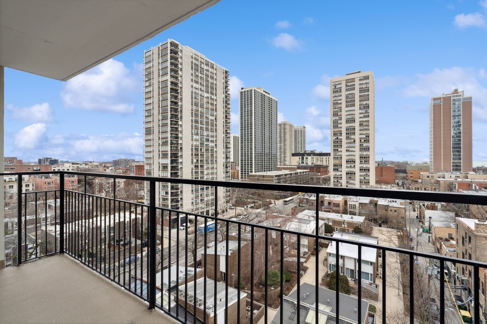 88 W Schiller Street Unit: 1001L