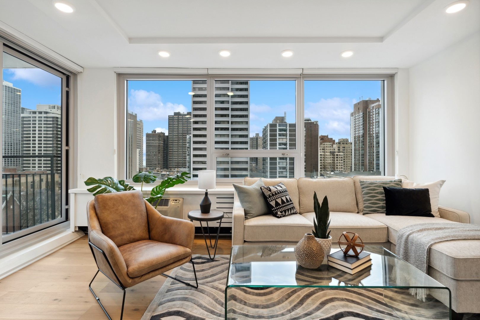88 W Schiller Street Unit: 1001L