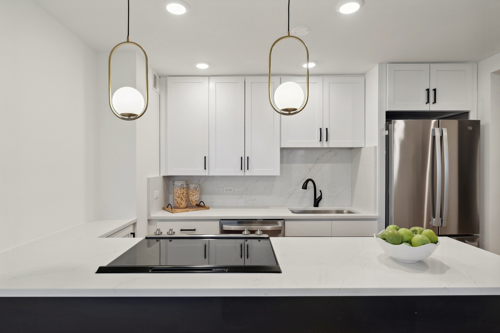 88 W Schiller Street Unit: 1001L