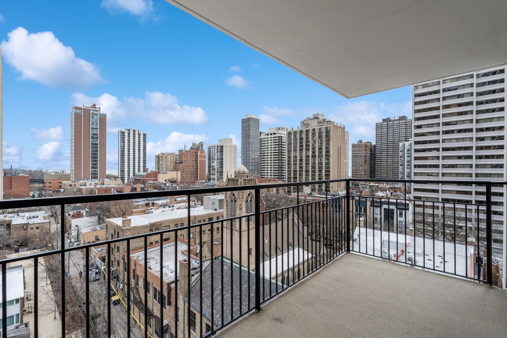 88 W Schiller Street Unit: 1001L