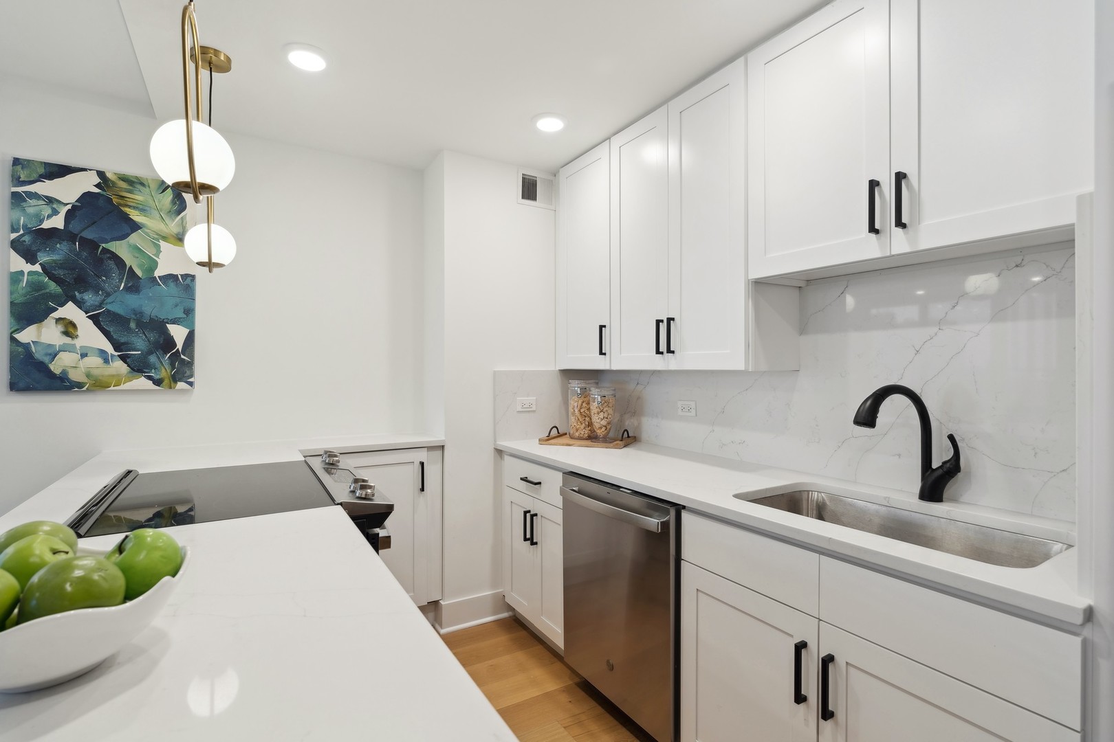 88 W Schiller Street Unit: 1001L