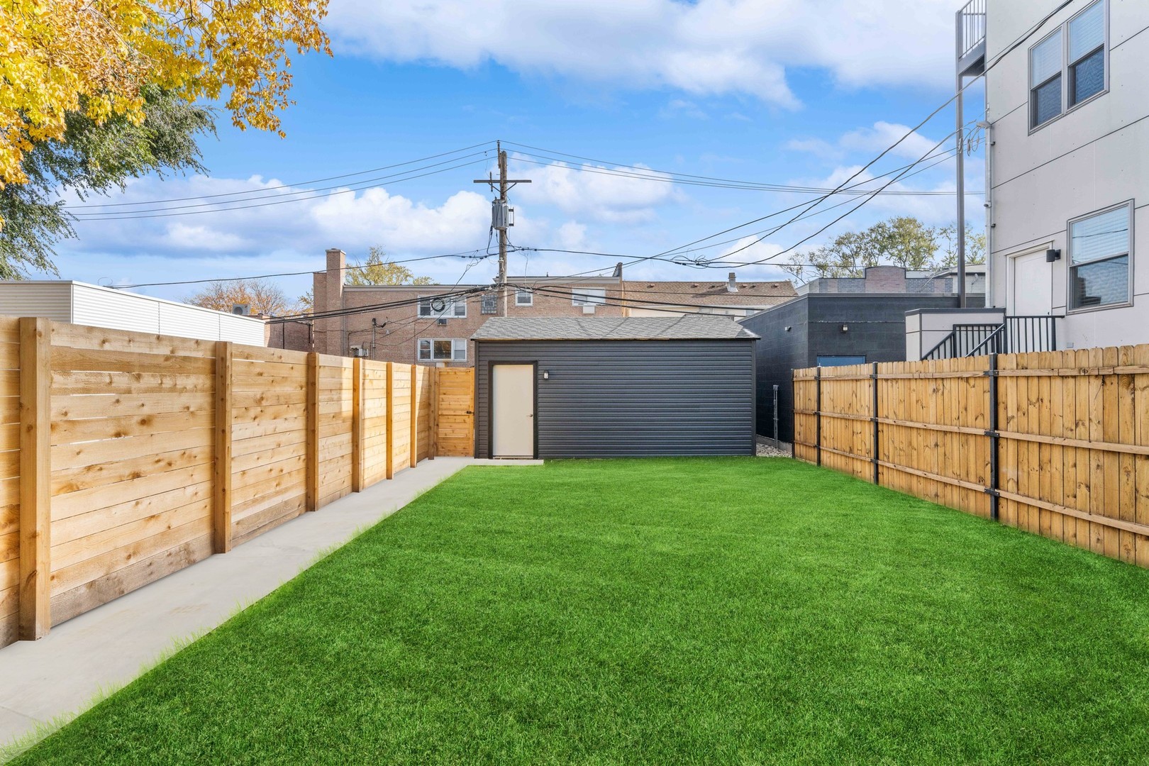 6139 N RAVENSWOOD Avenue