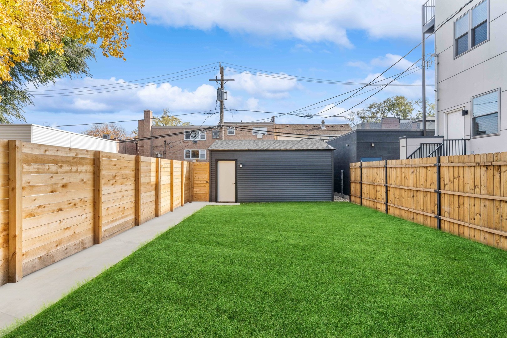6139 N RAVENSWOOD Avenue