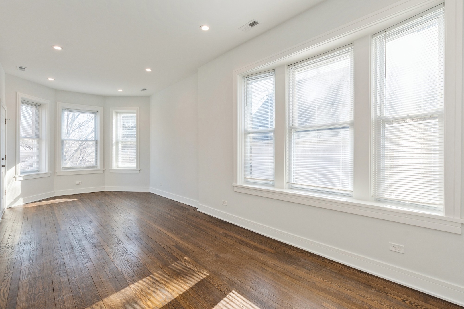 3904 N Whipple Avenue Unit: 1