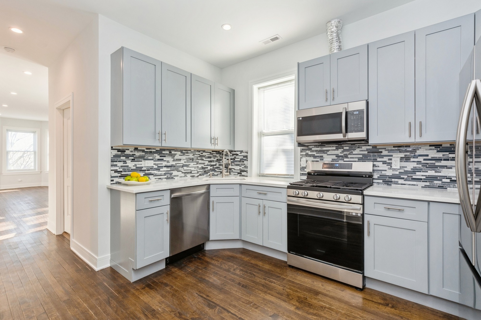 3904 N Whipple Avenue Unit: 1