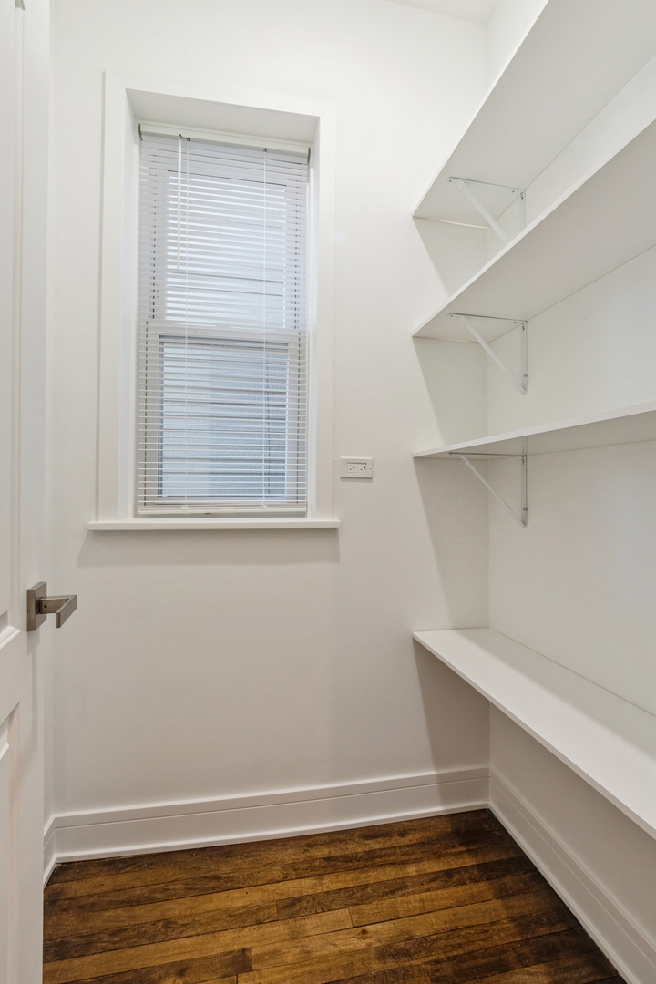 3904 N Whipple Avenue Unit: 1