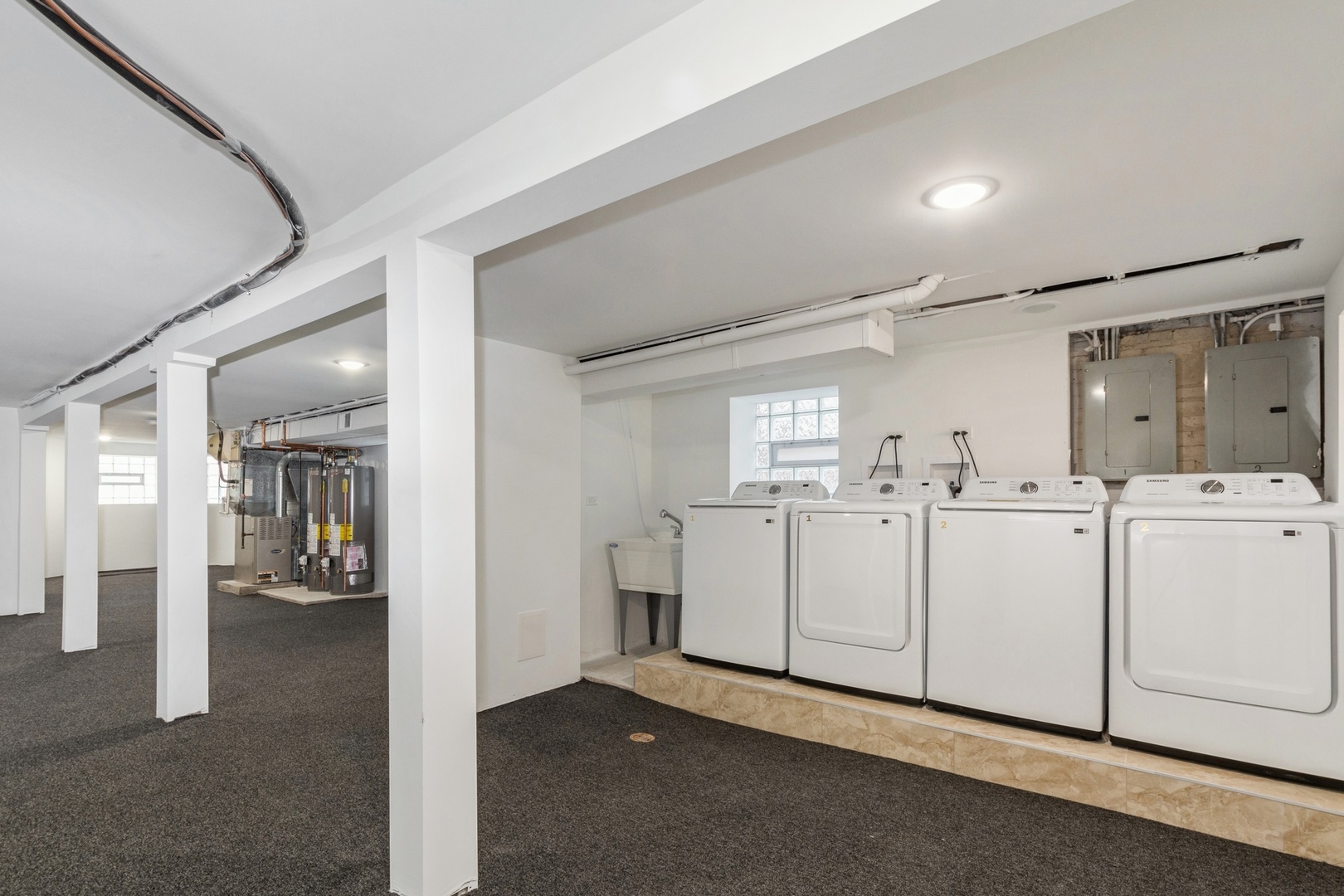 3904 N Whipple Avenue Unit: 1