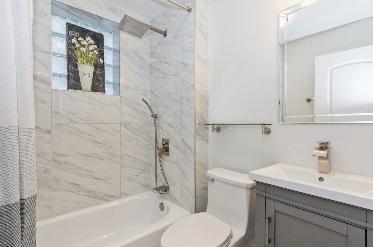 3904 N Whipple Avenue Unit: 1