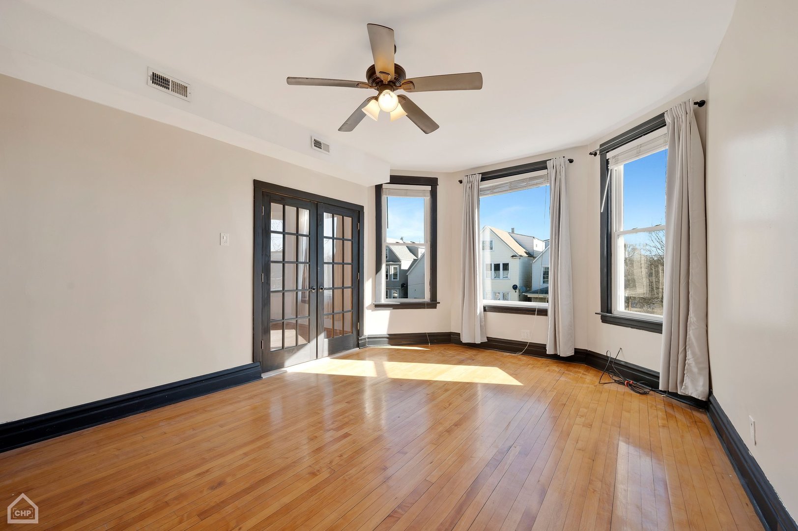 2824 N Avers Avenue Unit: 2