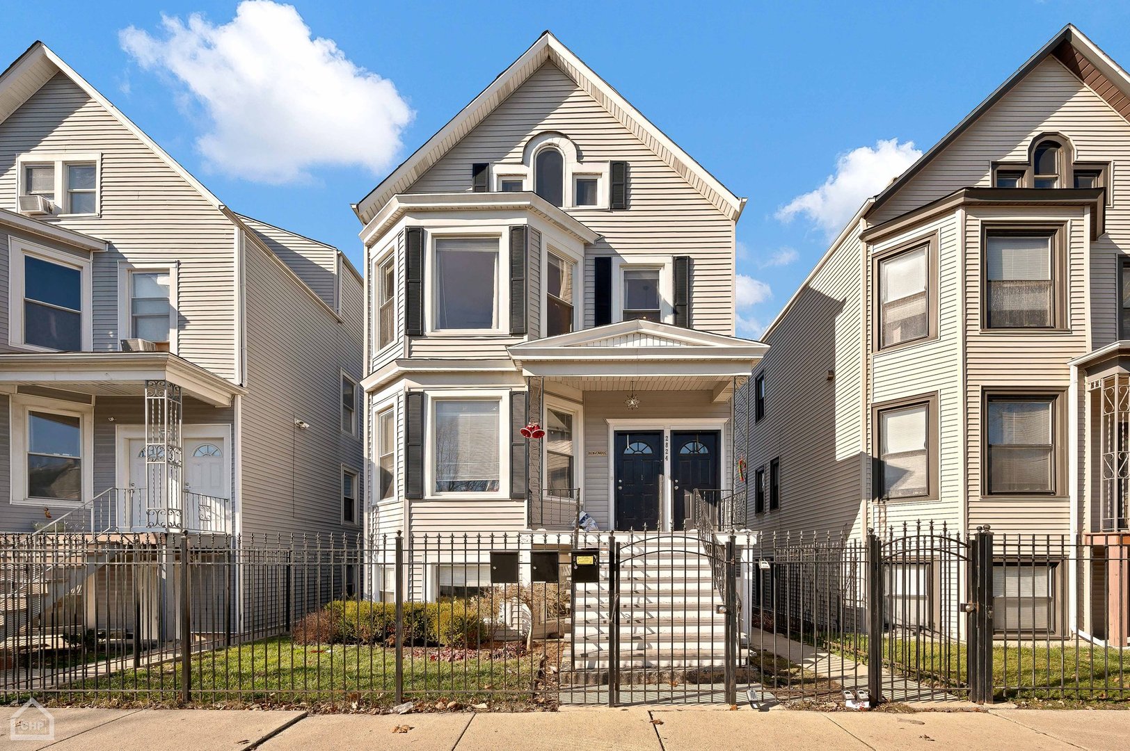 2824 N Avers Avenue Unit: 2