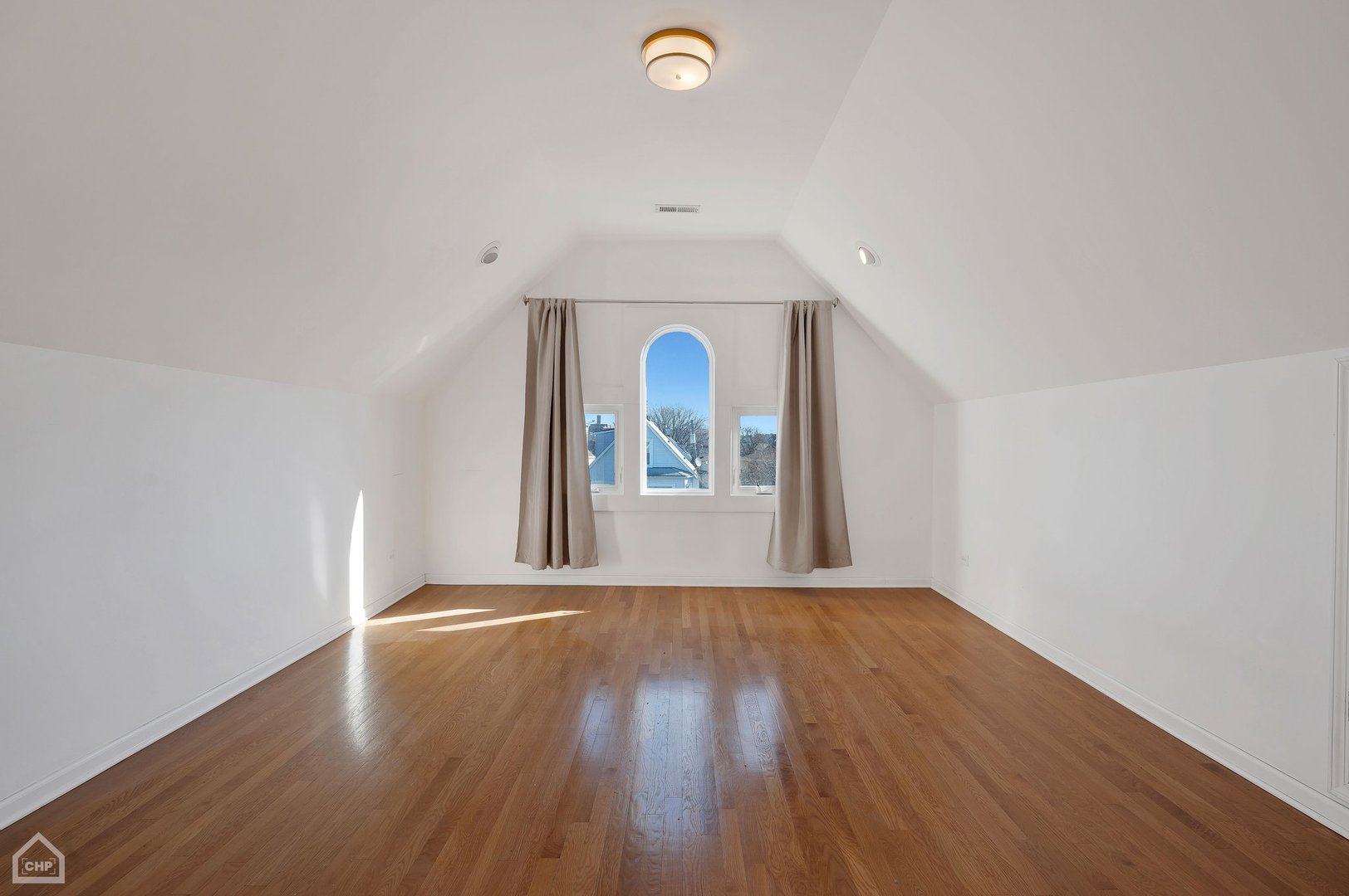 2824 N Avers Avenue Unit: 2