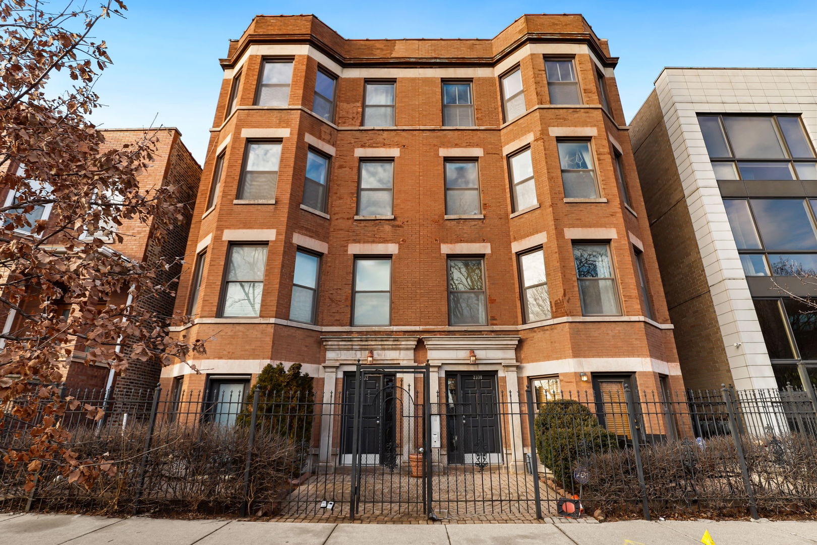 2330 W Huron Street Unit: 2E