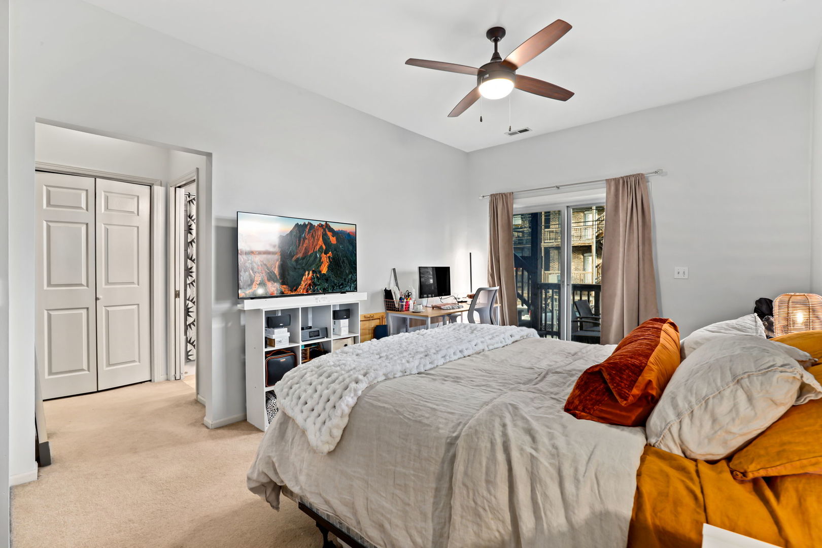 2330 W Huron Street Unit: 2E