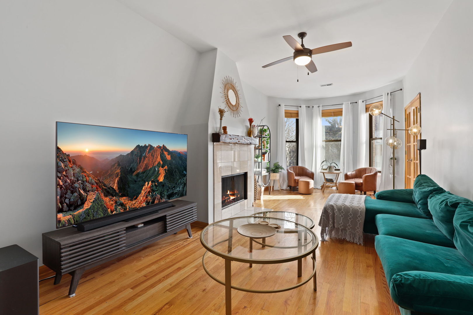 2330 W Huron Street Unit: 2E