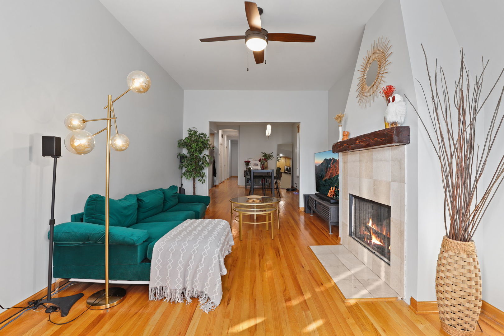 2330 W Huron Street Unit: 2E