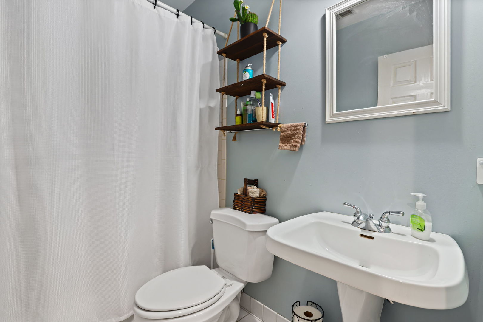 2330 W Huron Street Unit: 2E