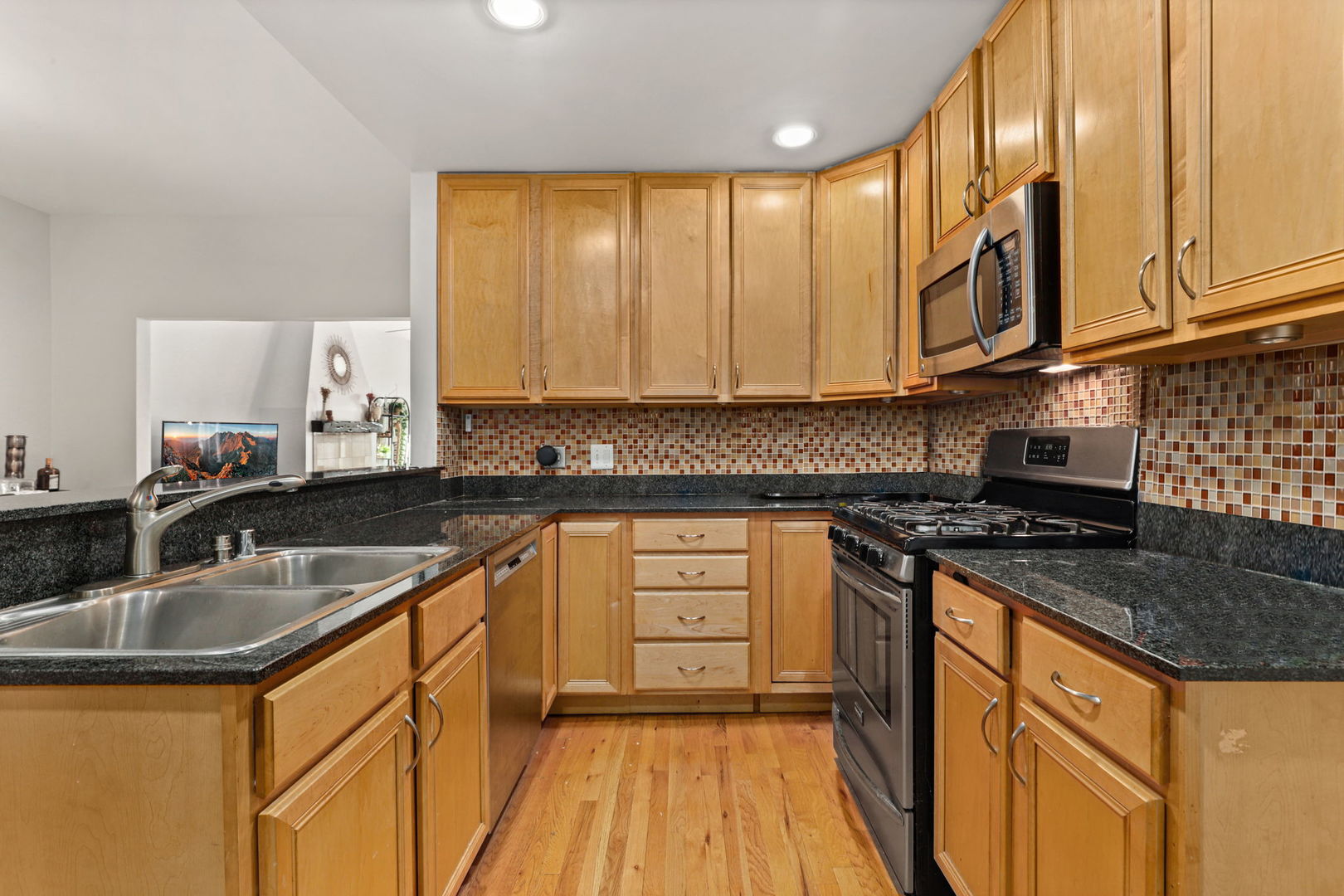 2330 W Huron Street Unit: 2E