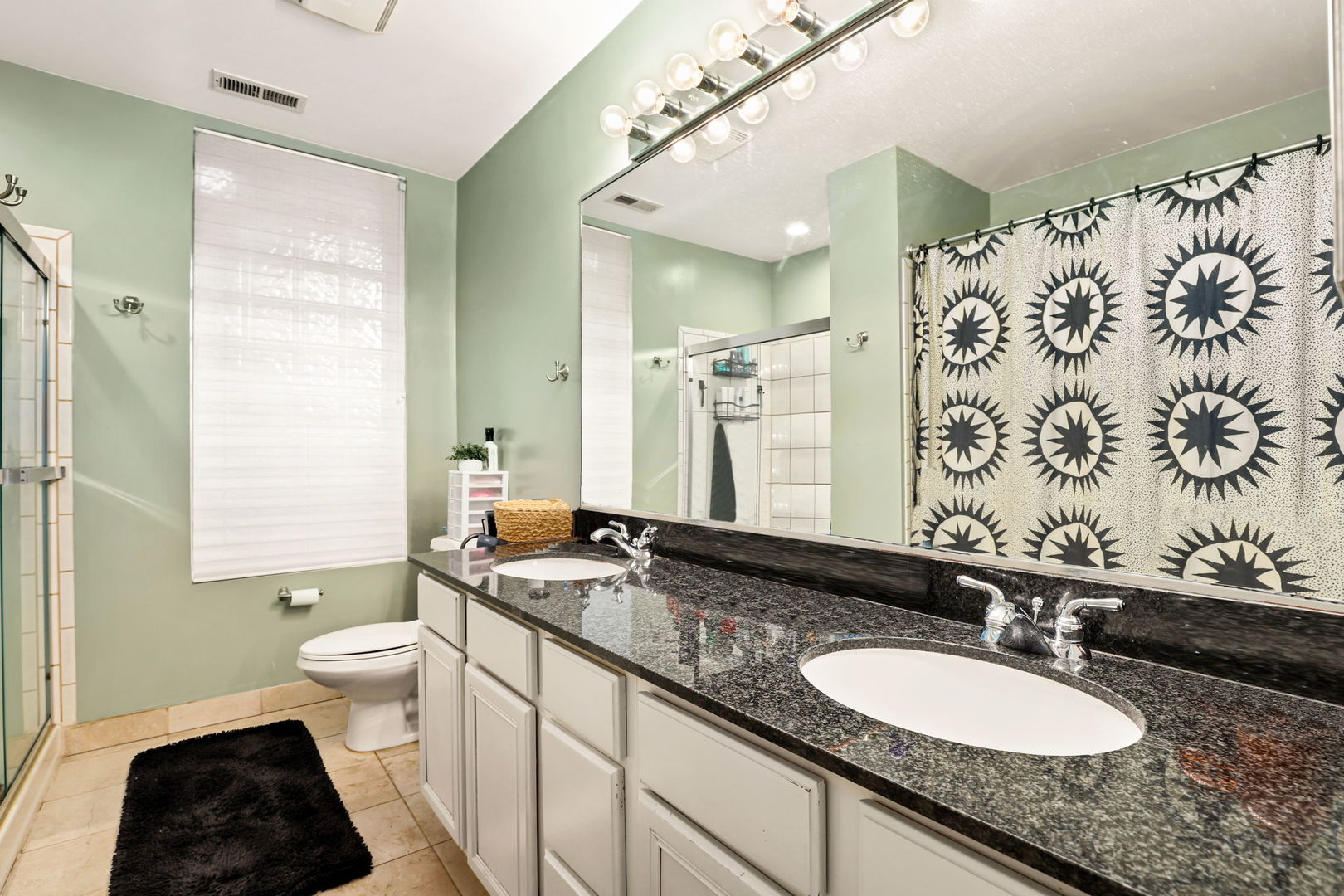 2330 W Huron Street Unit: 2E