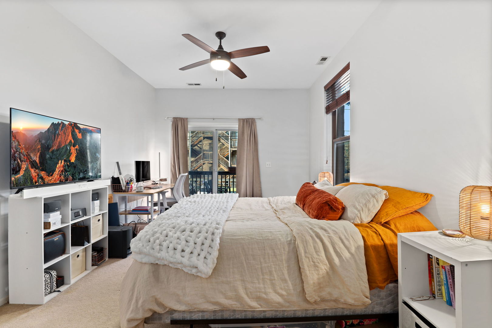 2330 W Huron Street Unit: 2E