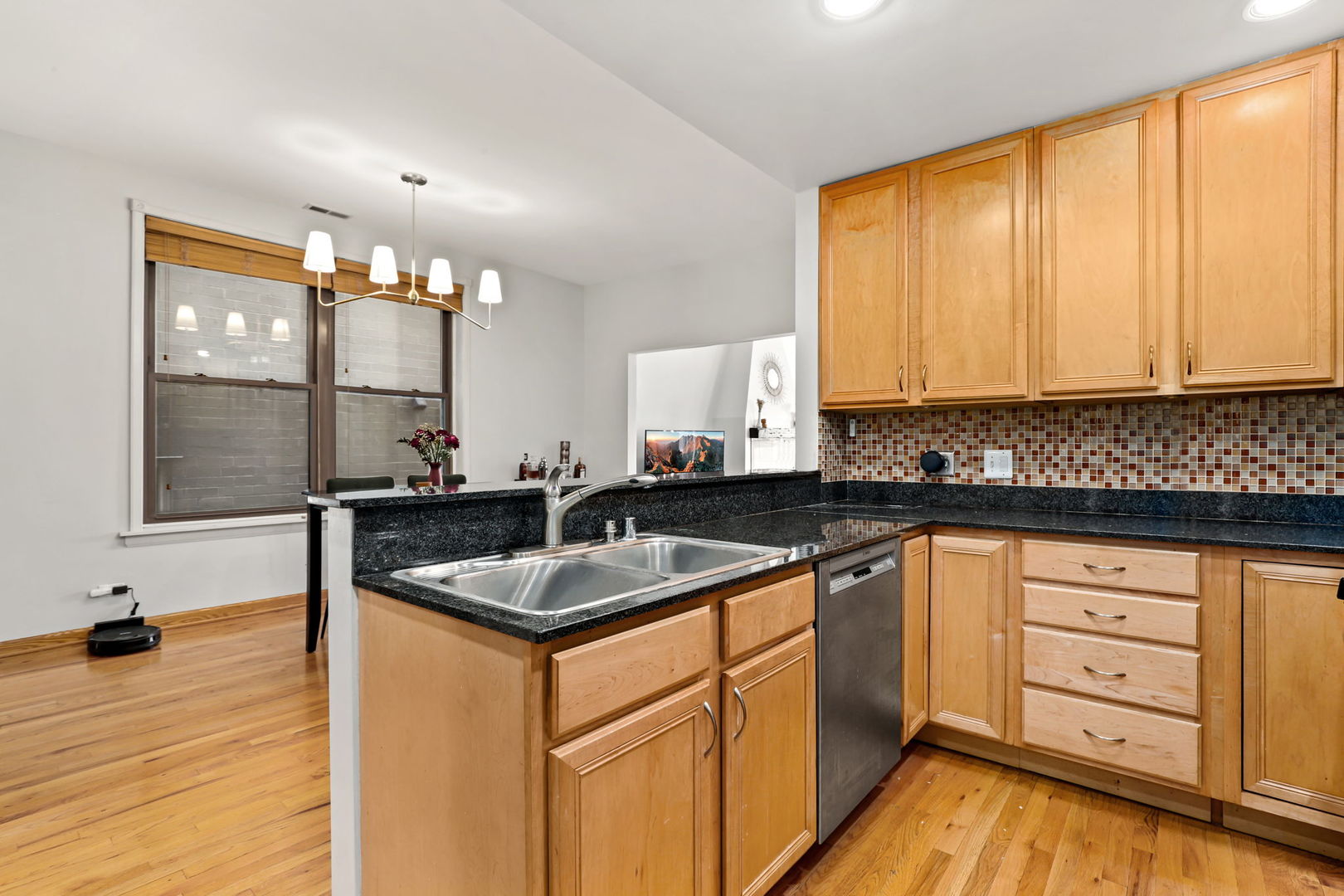 2330 W Huron Street Unit: 2E