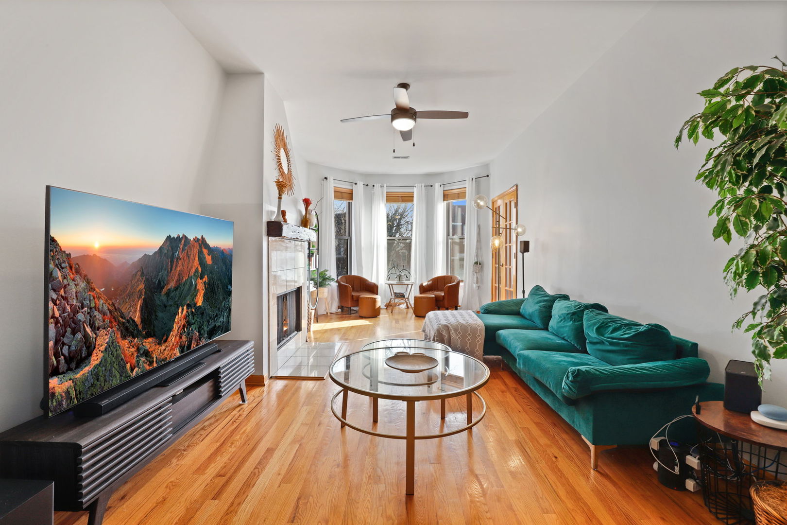 2330 W Huron Street Unit: 2E