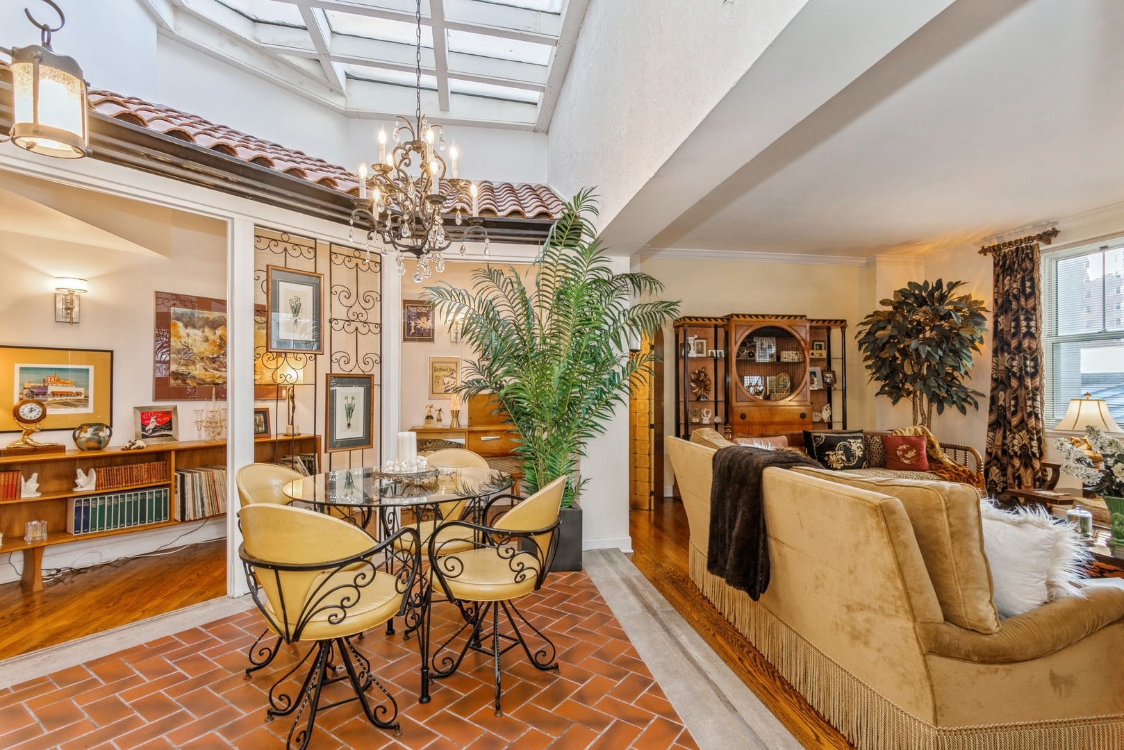 5555 N SHERIDAN Road Unit: 139