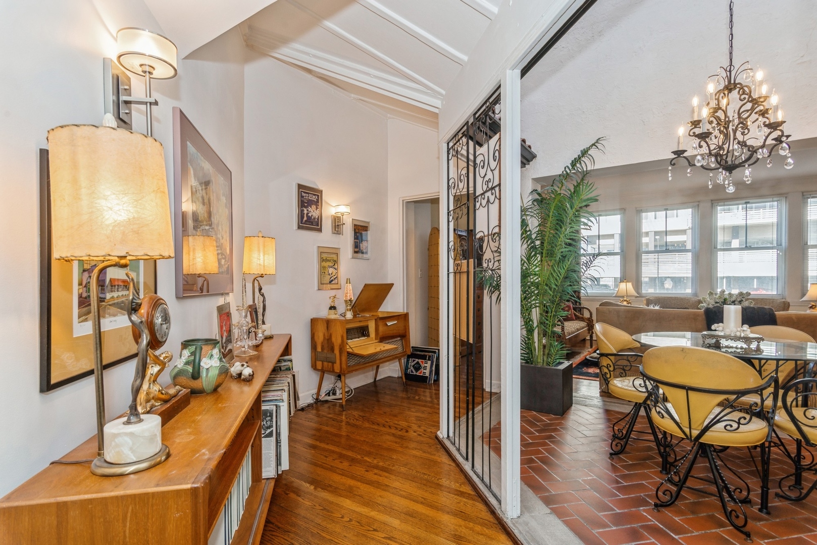 5555 N SHERIDAN Road Unit: 139