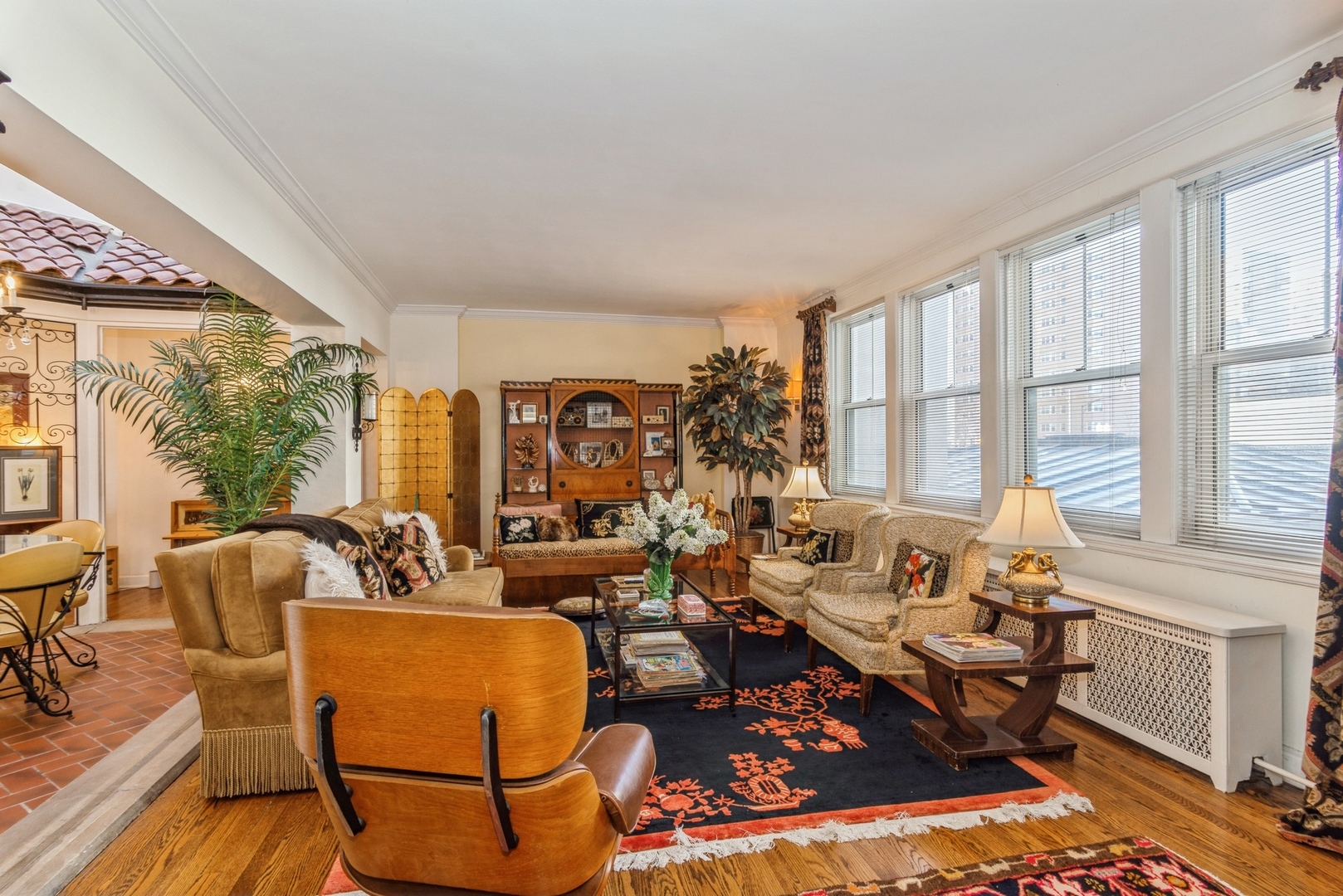 5555 N SHERIDAN Road Unit: 139