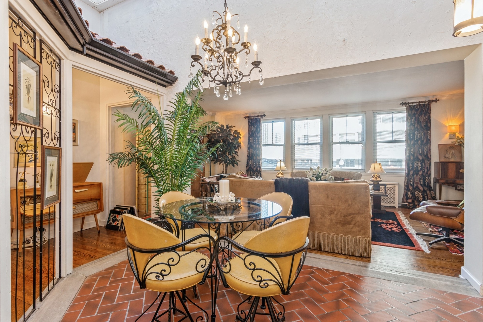 5555 N SHERIDAN Road Unit: 139