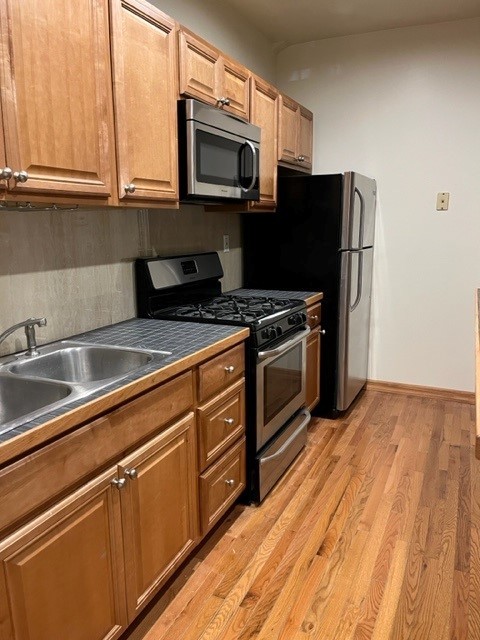 1124 N Winchester Avenue Unit: 1