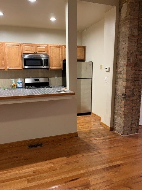 1124 N Winchester Avenue Unit: 1