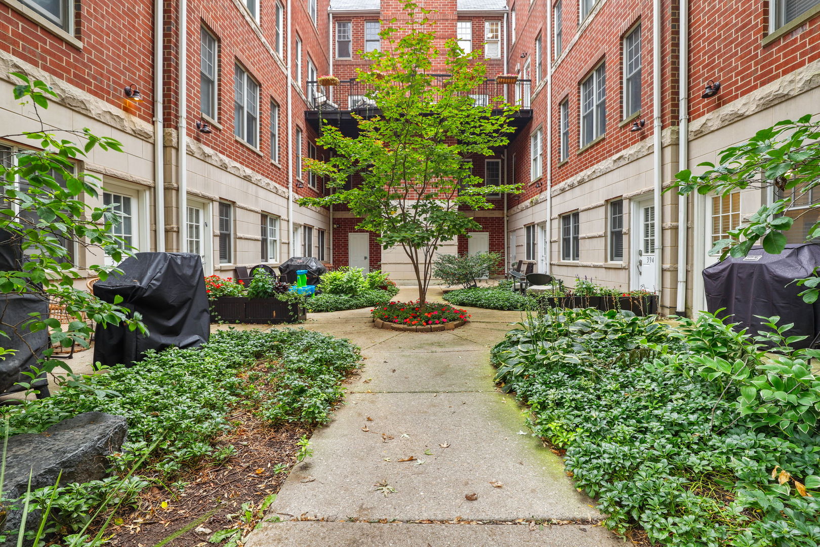 3957 N Hermitage Avenue Unit: 1