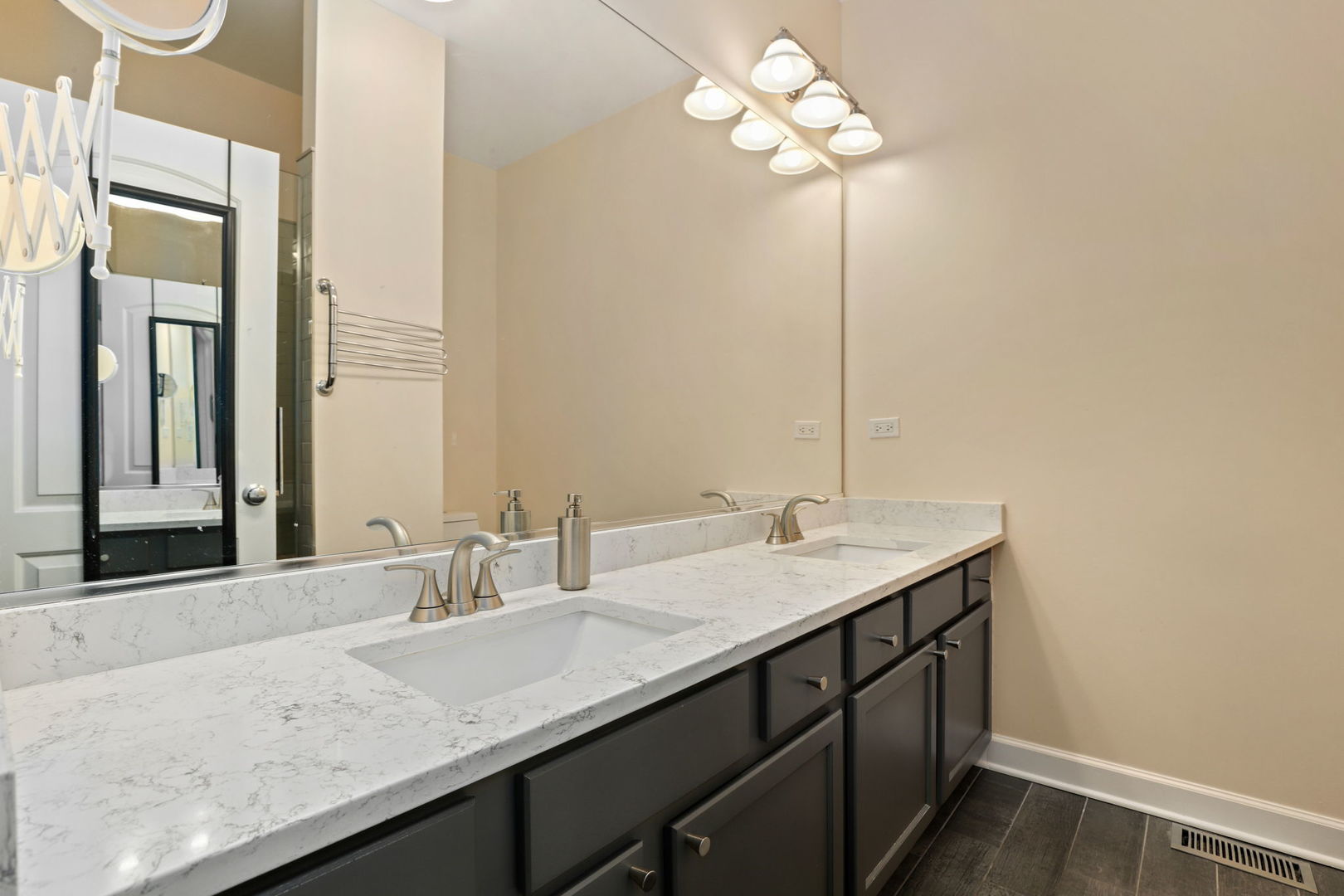 3957 N Hermitage Avenue Unit: 1