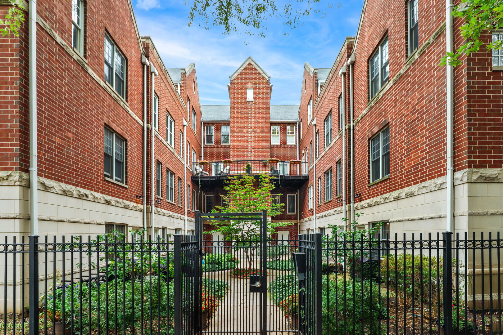 3957 N Hermitage Avenue Unit: 1