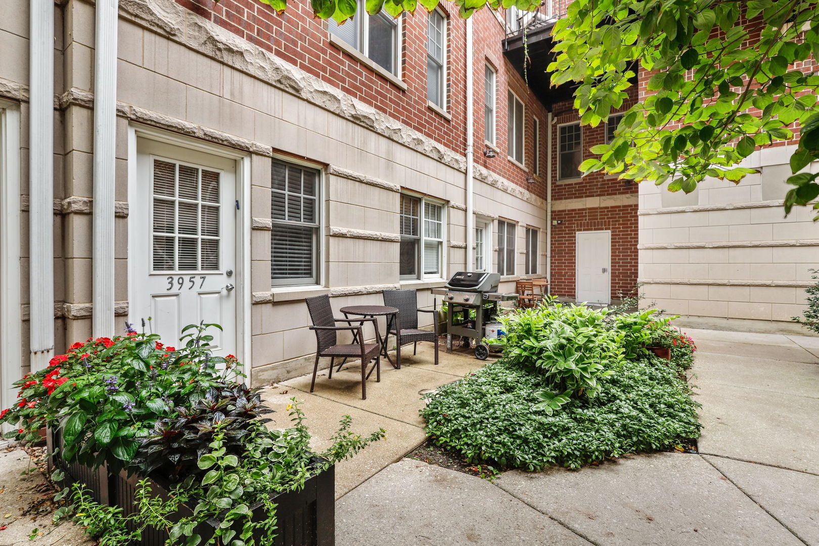 3957 N Hermitage Avenue Unit: 1