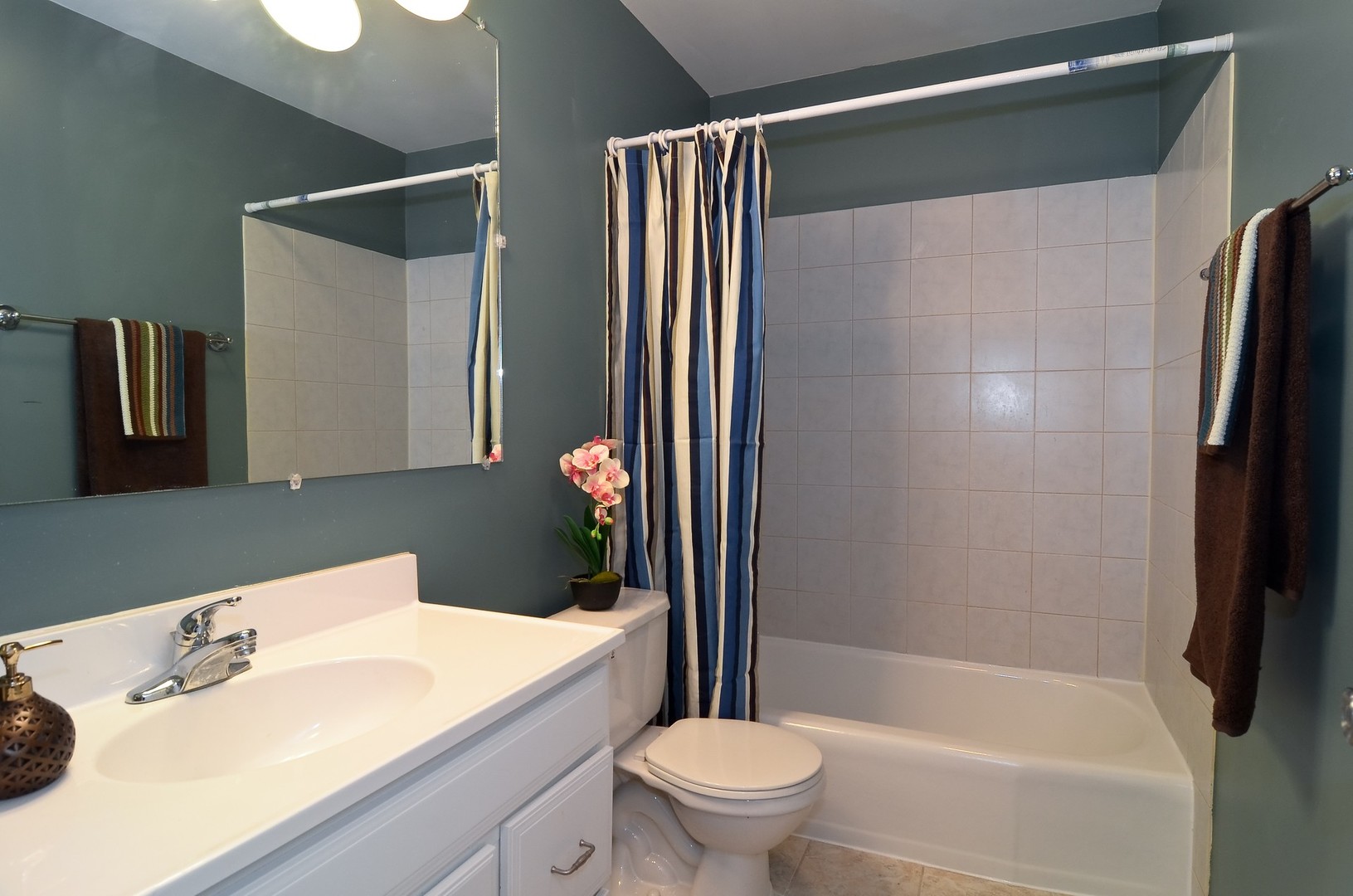 5953 N KENMORE Avenue Unit: 302